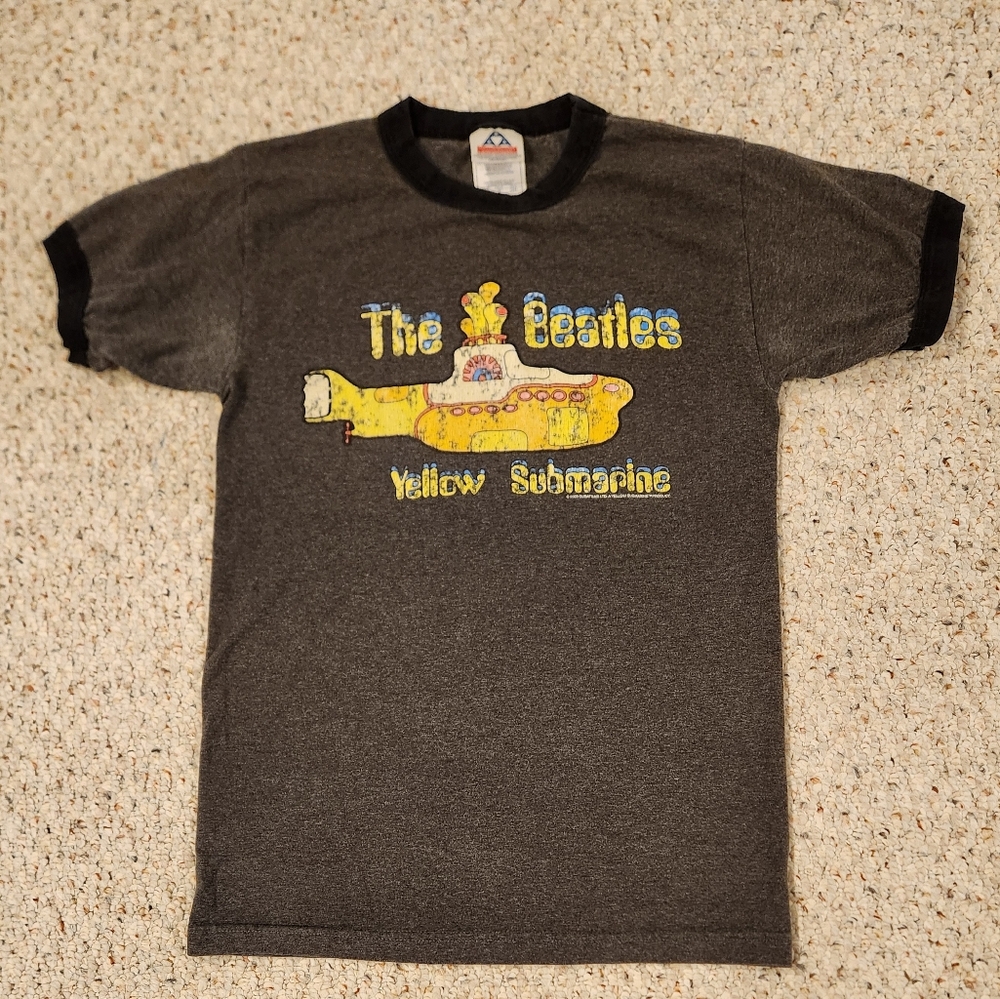 Vintage The Beatles Yellow Submarine 2003 t-shirt, women's size small